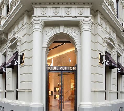 louis vuitton shop melbourne crown.